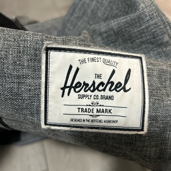 Herschel Novel Duffle HARDLY used - Picture 4 of 7